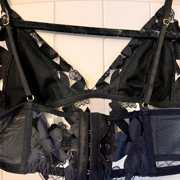 NWT VICTORIAS SECRET SATIN LACE BRALETTE SIZE MEDIUM - Picture 3 of 6